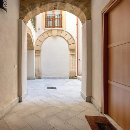 Porta Carbone Apartment *