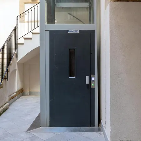Porta Carbone Apartment *
